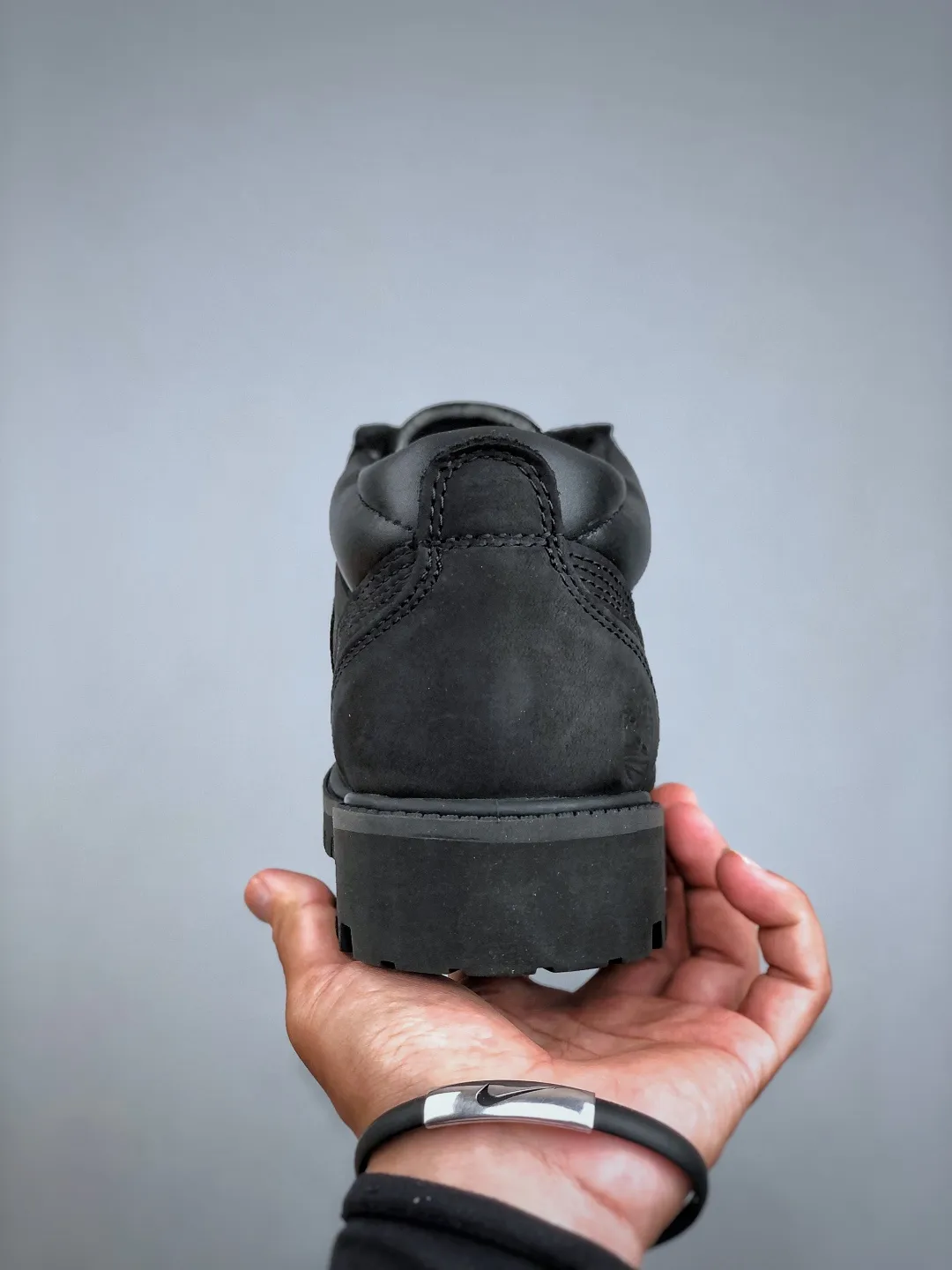 Local pick-up 💰560 supports store release and returns in season. The world's leading outdoor brand Timberland/Timberland Men's Classic Oxford Waterproof Boots men's low-top waterproof desert workwear casual Martin low boots Size: Men/39.5 40 41 42 43 44 (leather shoe size: one size larger than sports shoes!) Original hardware molded shoelace buckle New upgrade of top-notch craftsmanship Original factory in Zhongshan. Original imported waterproof leather. Injection-molded outsole. Dynamic water-repellent when folded horizontally. Original uniform full frosted leather collar. Full cow lining. Brand new original packaging shoe box. Exclusive supply in the market.